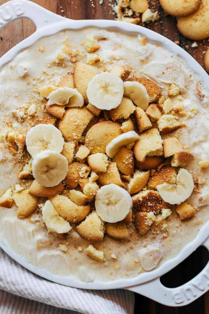 banana pudding ice cream in a pie dish